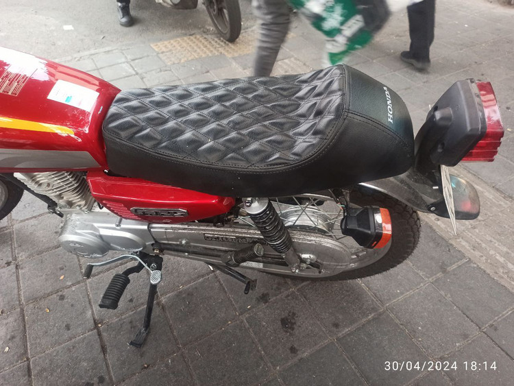 صندلی کامل هندا 125 کافه ریس